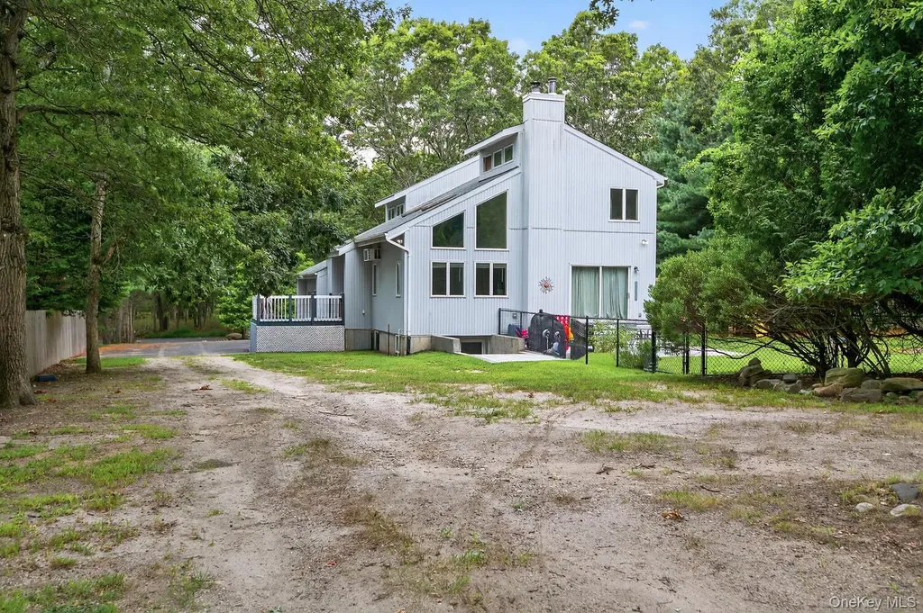 123 Elizabeth Way Ridge NY 11961