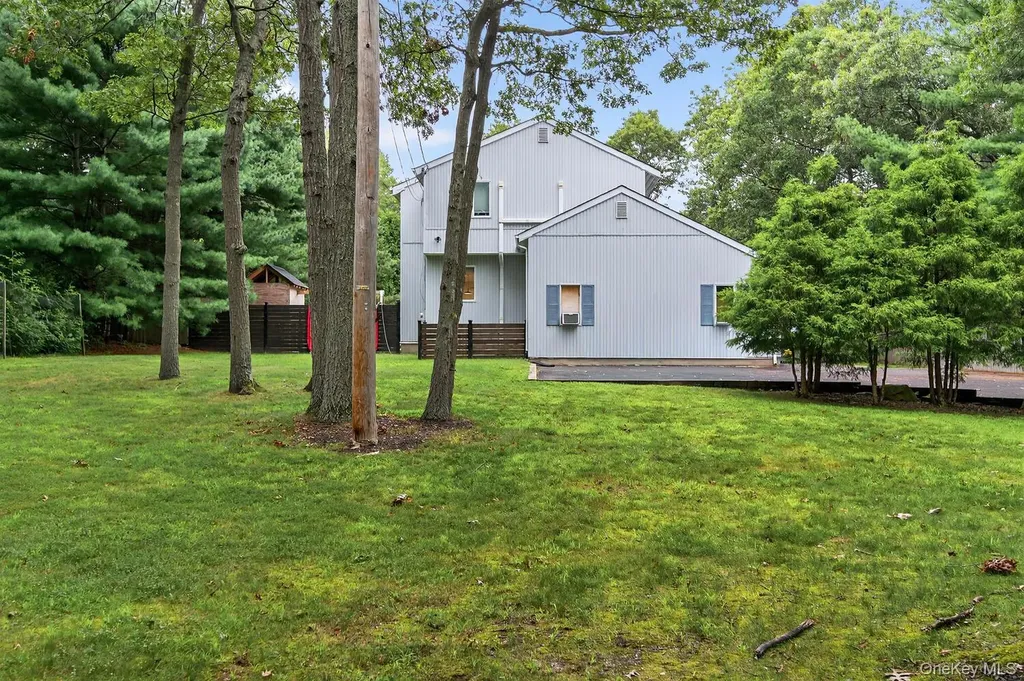 123 Elizabeth Way Ridge NY 11961