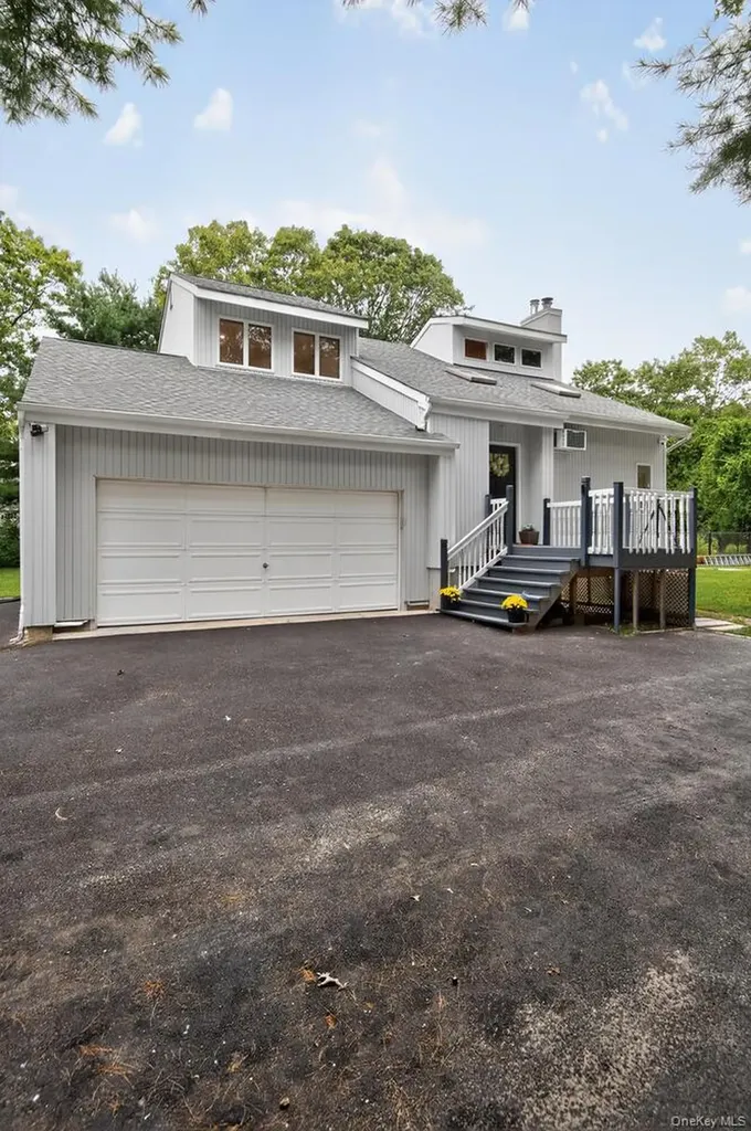 123 Elizabeth Way Ridge NY 11961