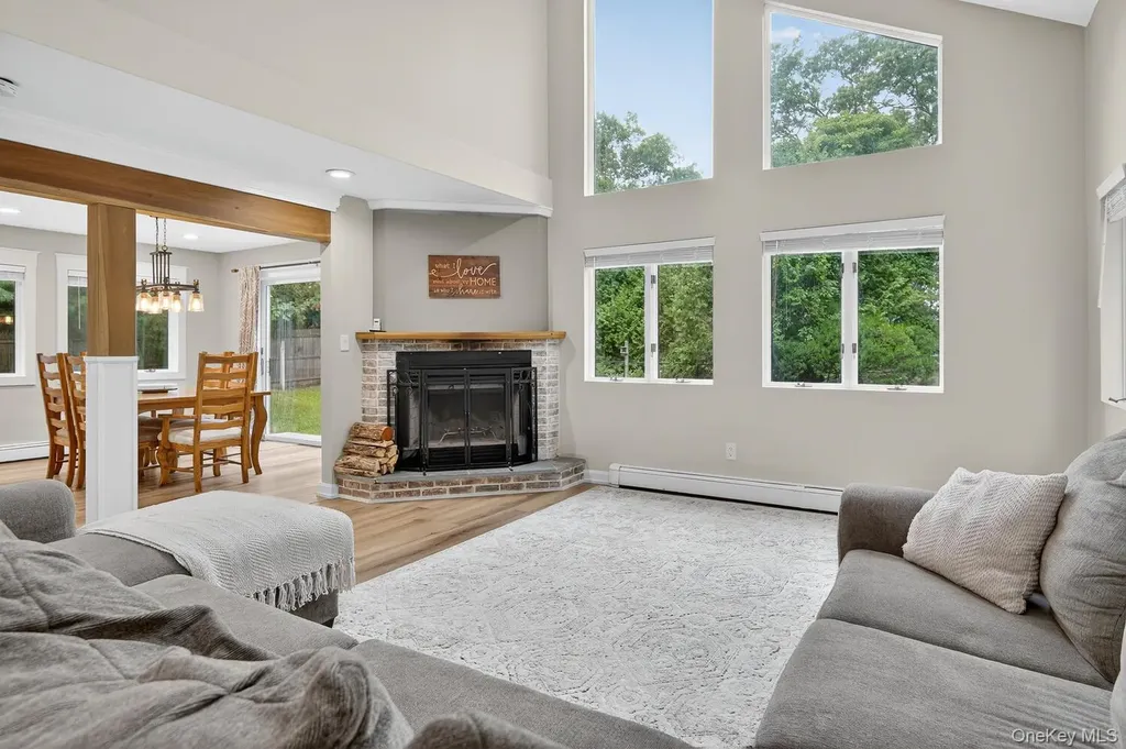 123 Elizabeth Way Ridge NY 11961