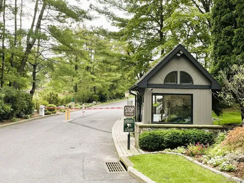 414 Pine Grove Lane Hartsdale NY 10530