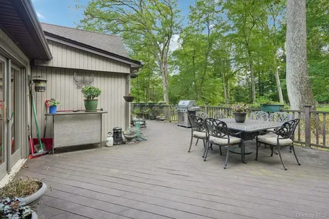 11 Old Phillips Hill Road New City NY 10956
