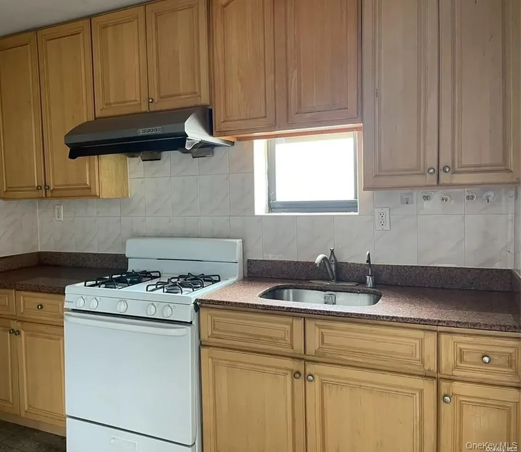 132-25 Pople Avenue Flushing NY 11355
