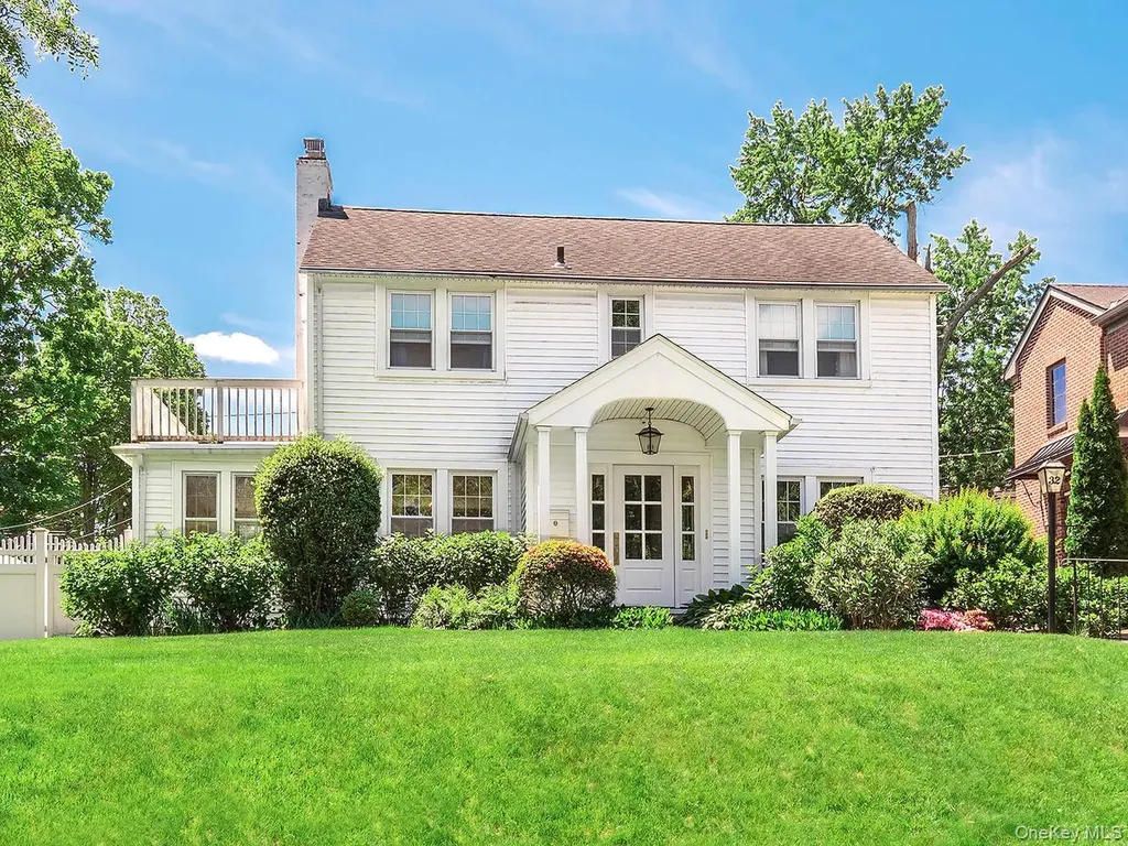 32 Valley View Road Great Neck NY 11021