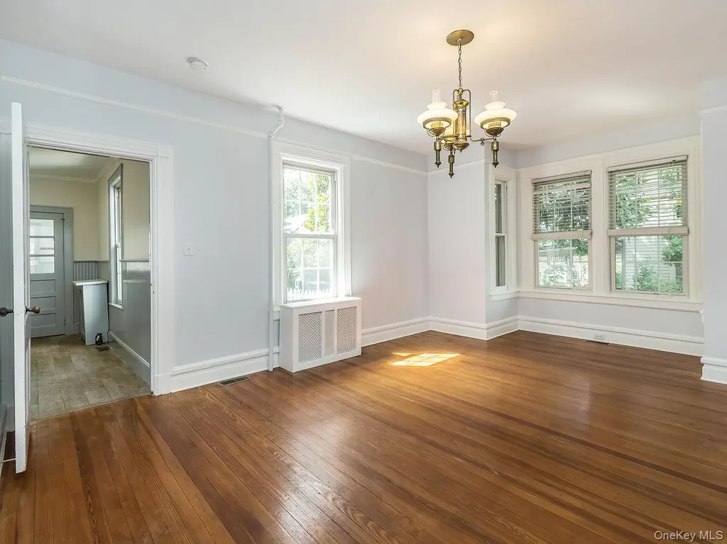 75 12th Avenue Sea Cliff NY 11579