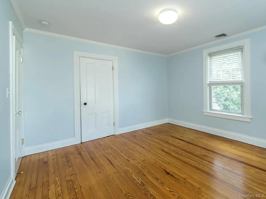 75 12th Avenue Sea Cliff NY 11579