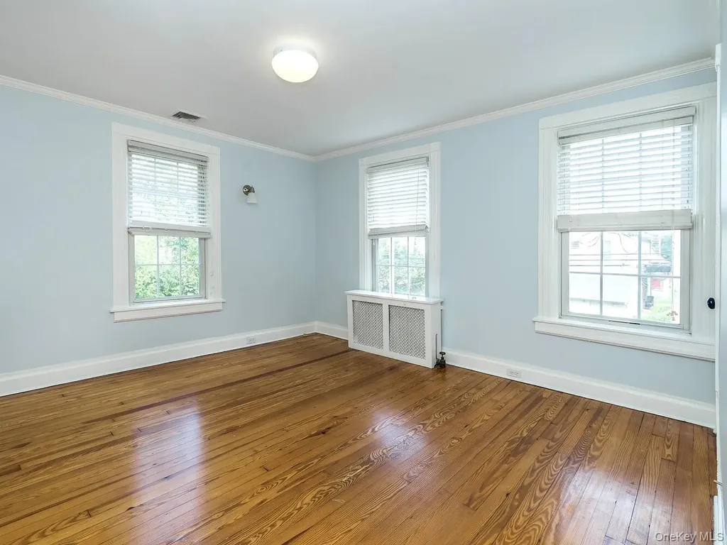 75 12th Avenue Sea Cliff NY 11579