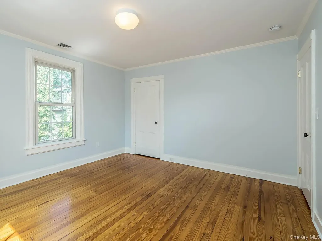 75 12th Avenue Sea Cliff NY 11579