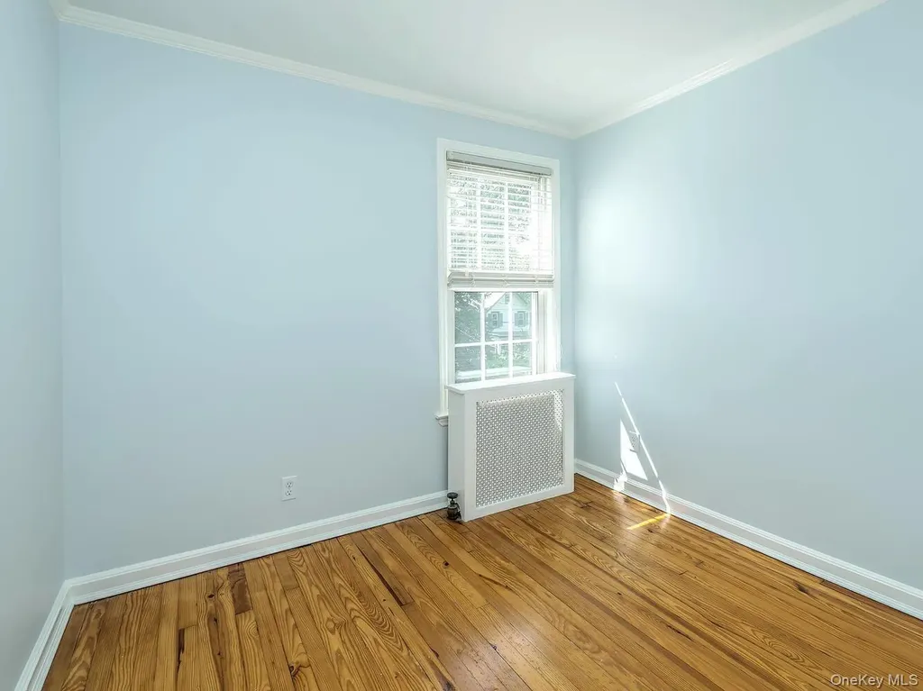 75 12th Avenue Sea Cliff NY 11579