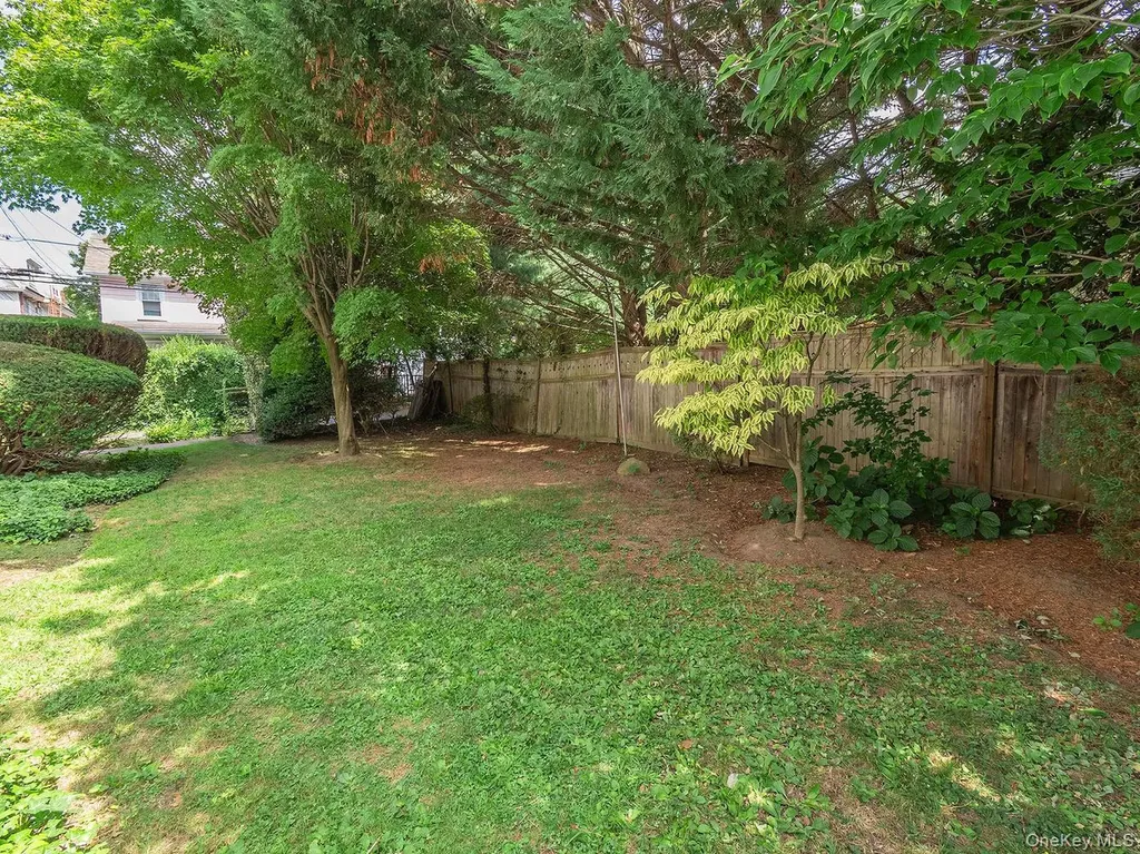 75 12th Avenue Sea Cliff NY 11579