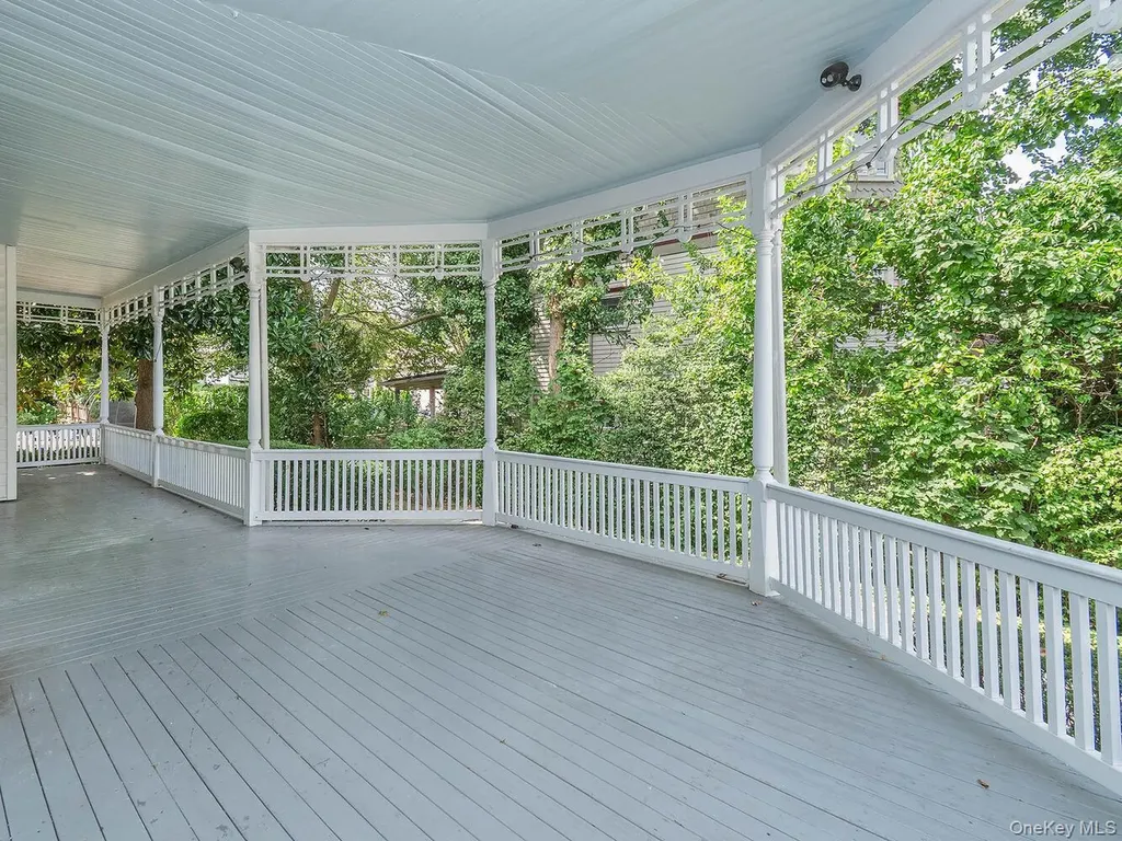 75 12th Avenue Sea Cliff NY 11579
