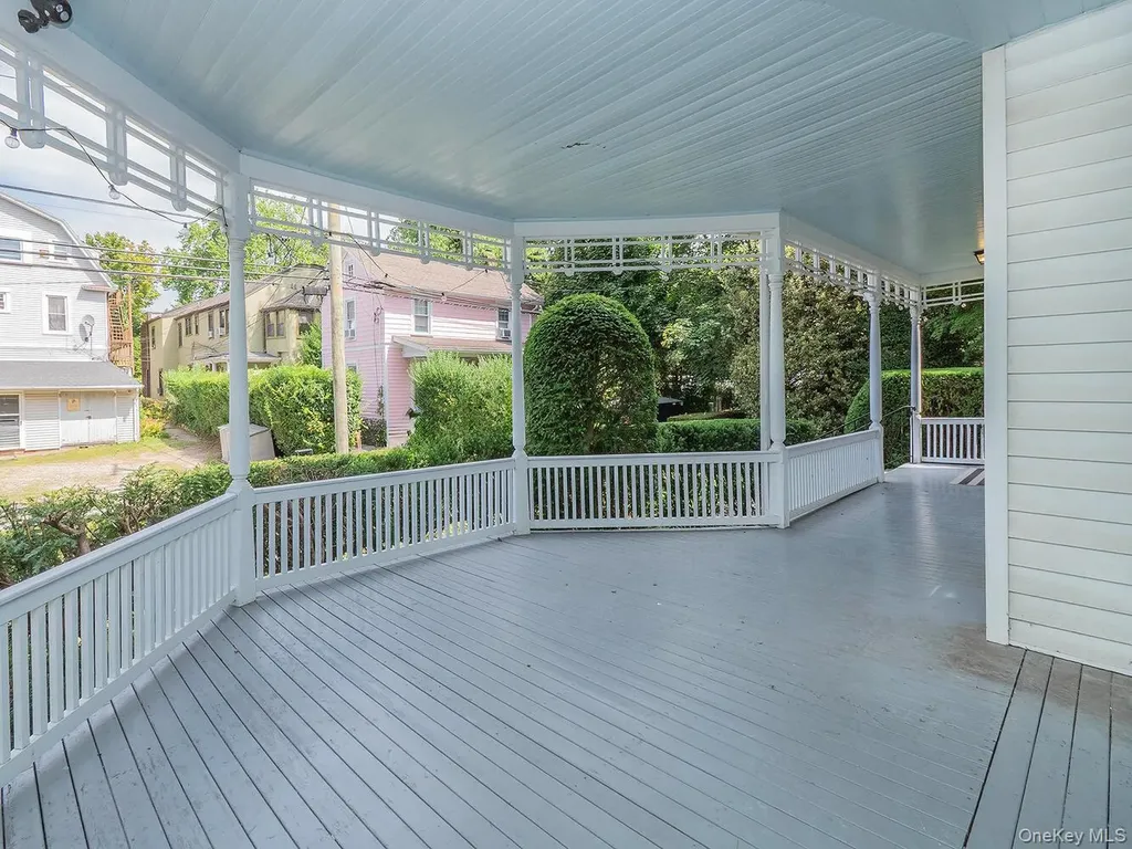 75 12th Avenue Sea Cliff NY 11579