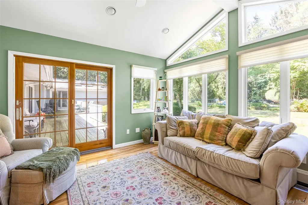 34 Cherry Lane E Syosset NY 11791