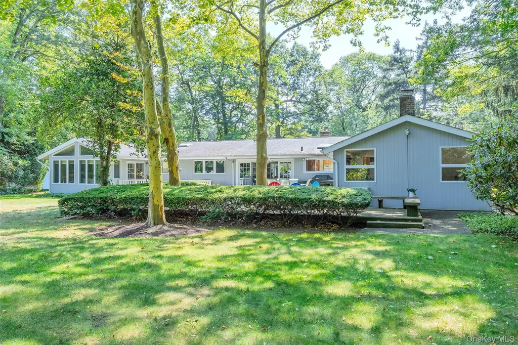 34 Cherry Lane E Syosset NY 11791