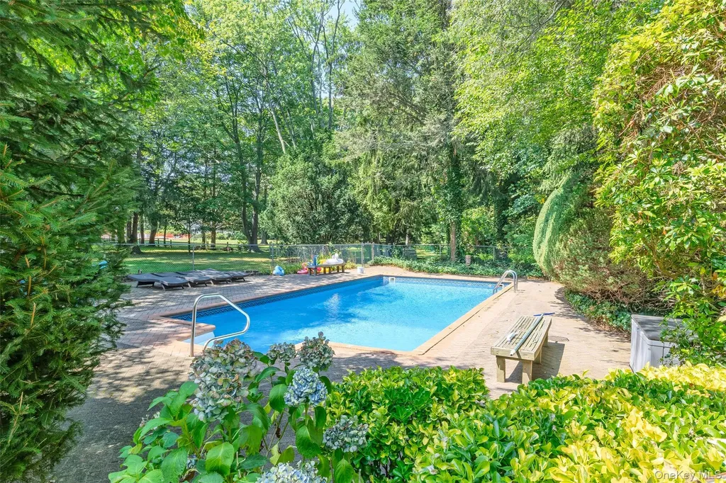 34 Cherry Lane E Syosset NY 11791