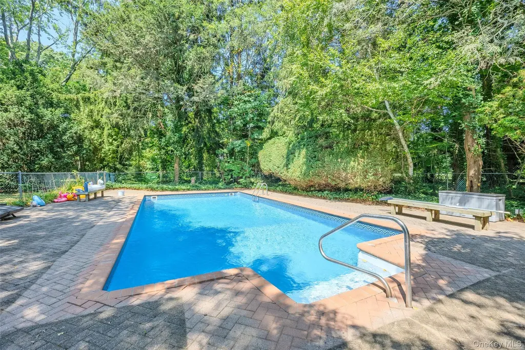 34 Cherry Lane E Syosset NY 11791