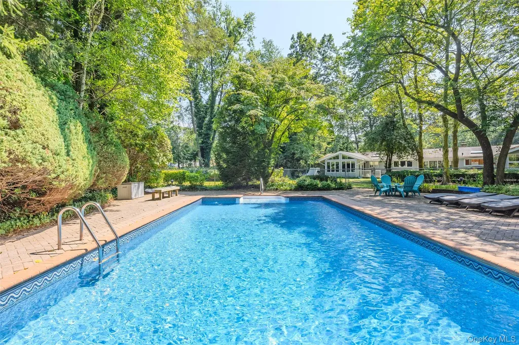34 Cherry Lane E Syosset NY 11791