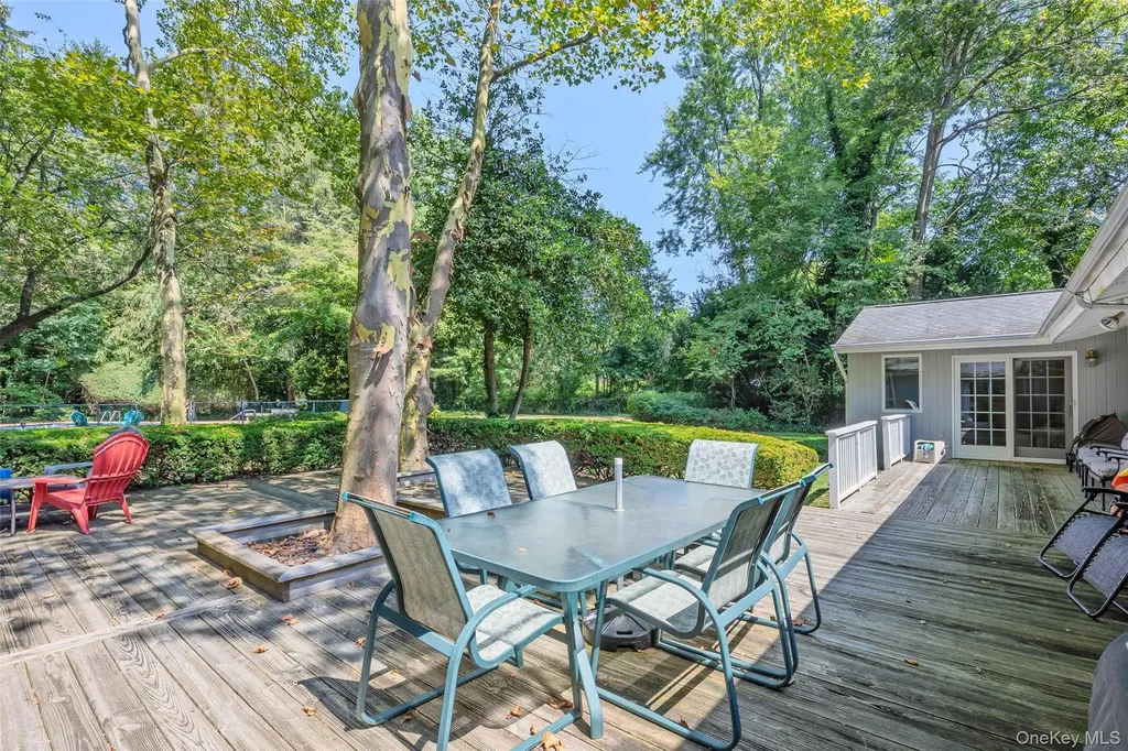 34 Cherry Lane E Syosset NY 11791