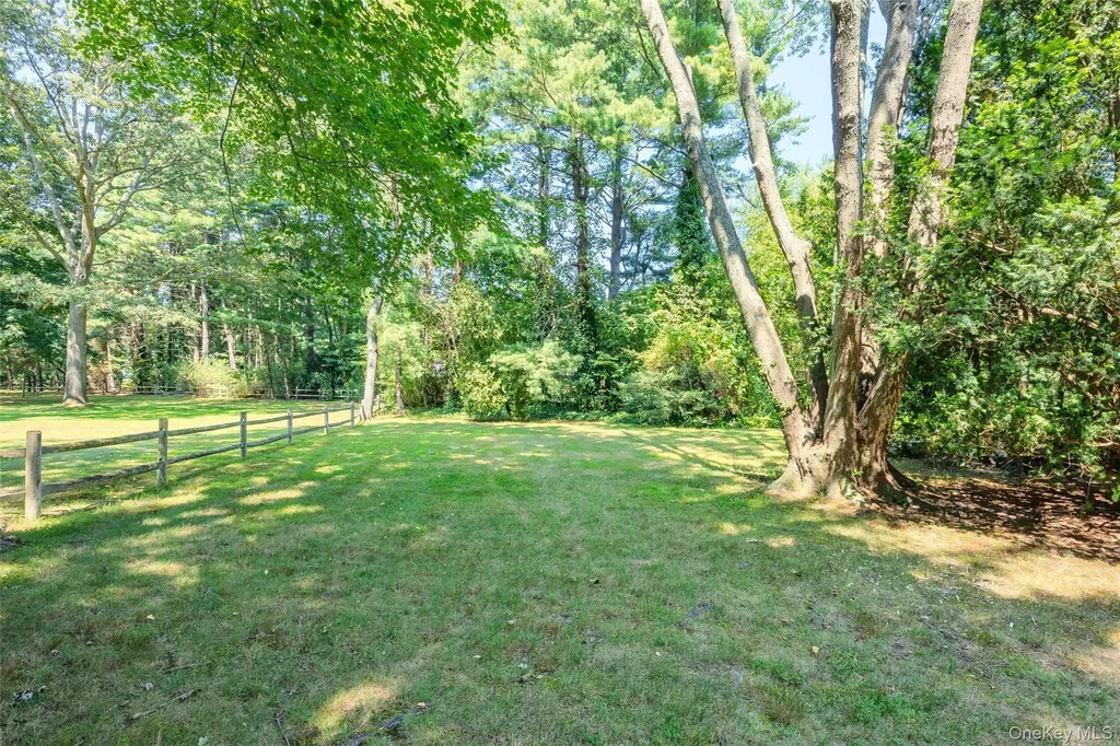 34 Cherry Lane E Syosset NY 11791