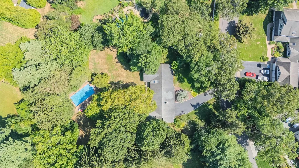 34 Cherry Lane E Syosset NY 11791