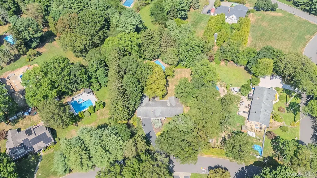 34 Cherry Lane E Syosset NY 11791