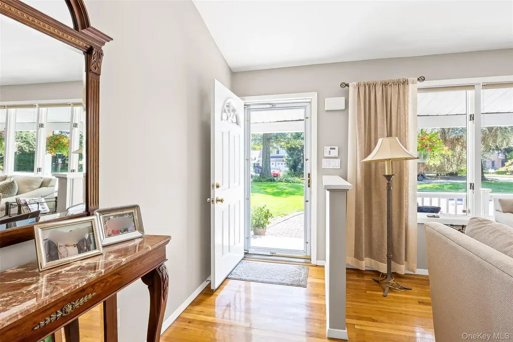34 Cherry Lane E Syosset NY 11791