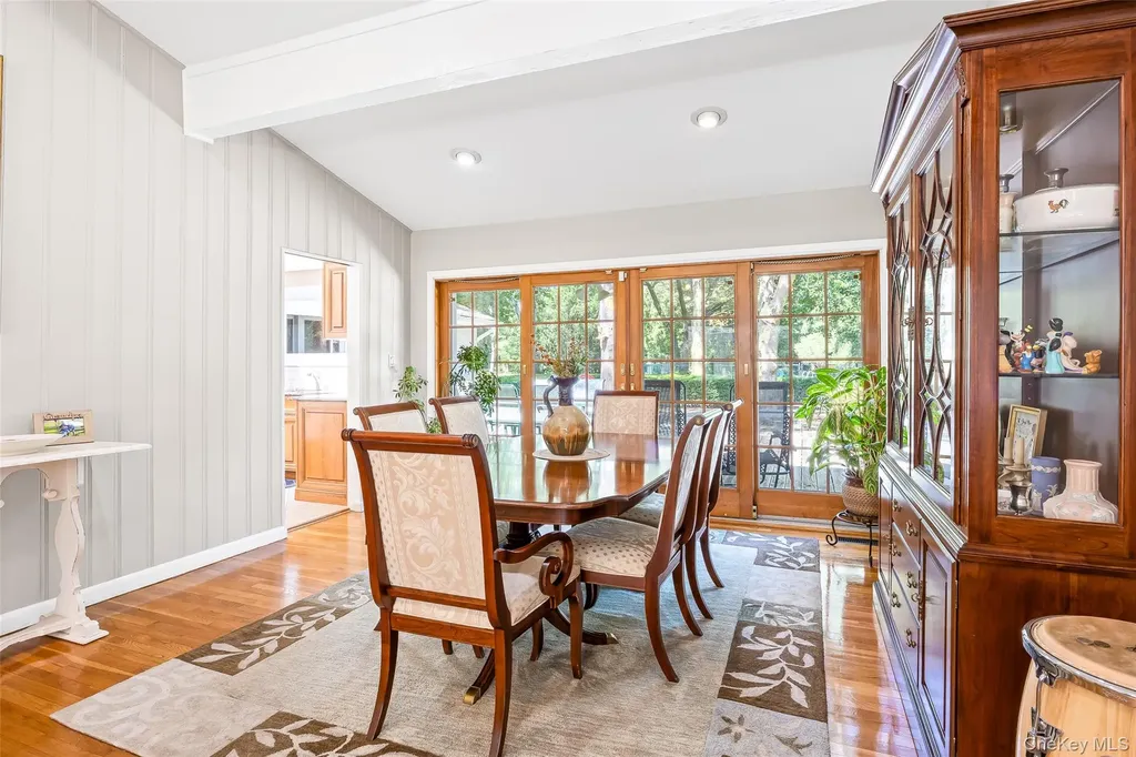 34 Cherry Lane E Syosset NY 11791