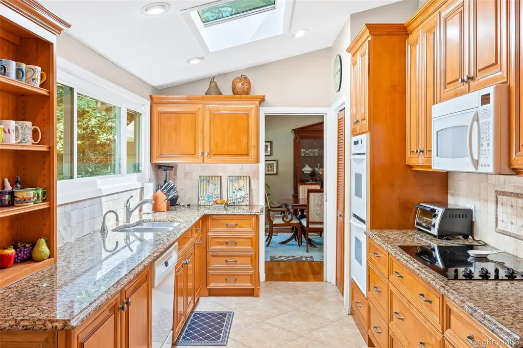 34 Cherry Lane E Syosset NY 11791