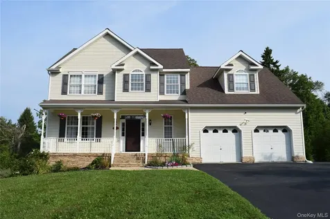 15 Wildflower Ridge Poughkeepsie NY 12603