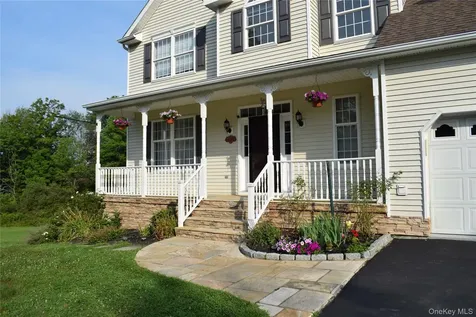 15 Wildflower Ridge Poughkeepsie NY 12603