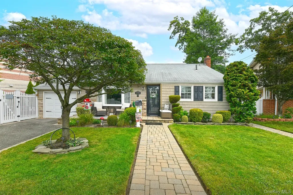 2280 Hynes Place Bellmore NY 11710