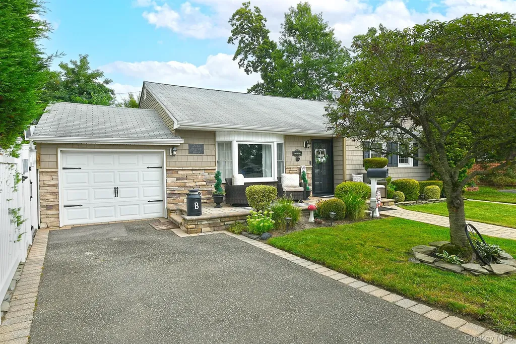 2280 Hynes Place Bellmore NY 11710