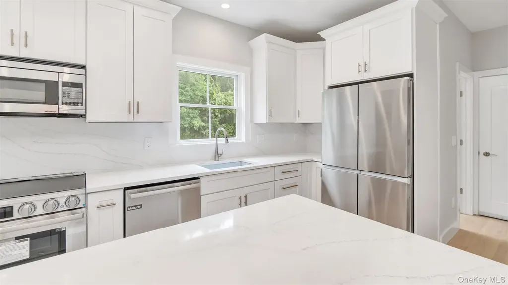 5B Fanning Avenue Hampton Bays NY 11946