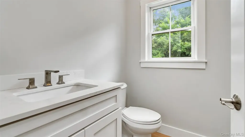 5B Fanning Avenue Hampton Bays NY 11946