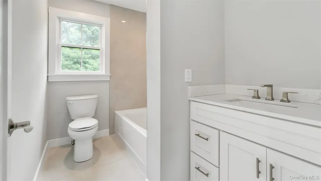 5B Fanning Avenue Hampton Bays NY 11946
