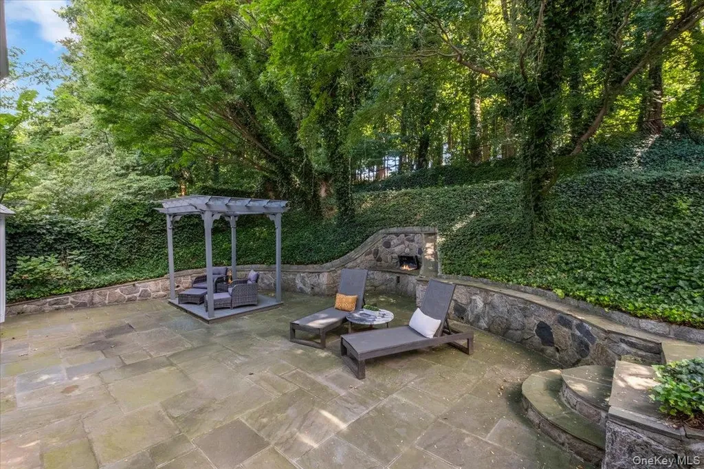 28 Parkway Circle Scarsdale NY 10583