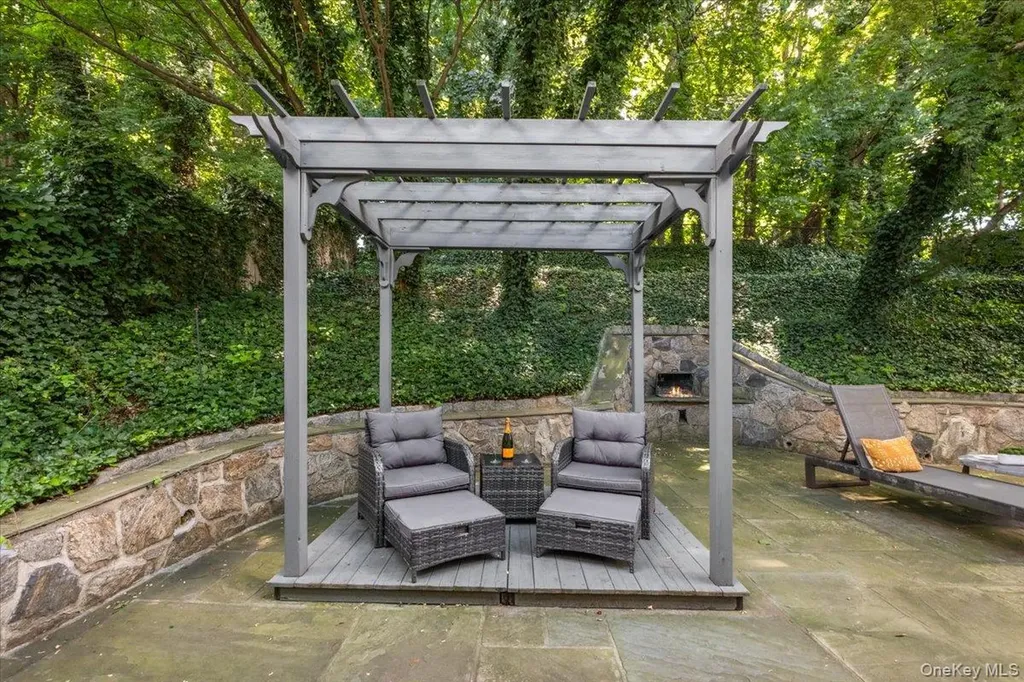 28 Parkway Circle Scarsdale NY 10583