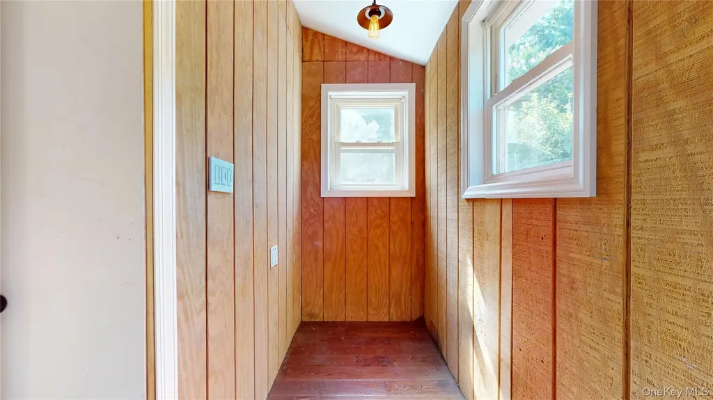 24 8th Avenue Sea Cliff NY 11579