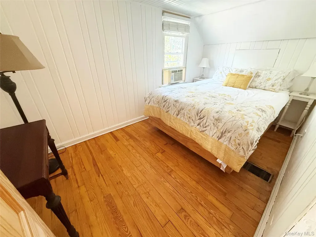 24 8th Avenue Sea Cliff NY 11579