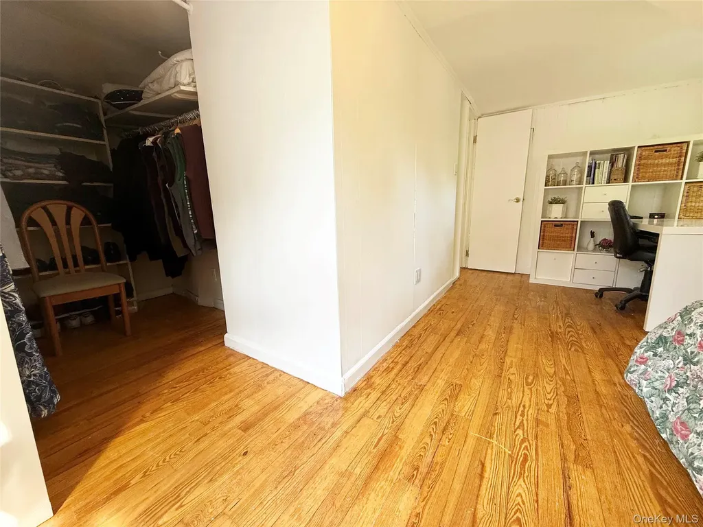 24 8th Avenue Sea Cliff NY 11579