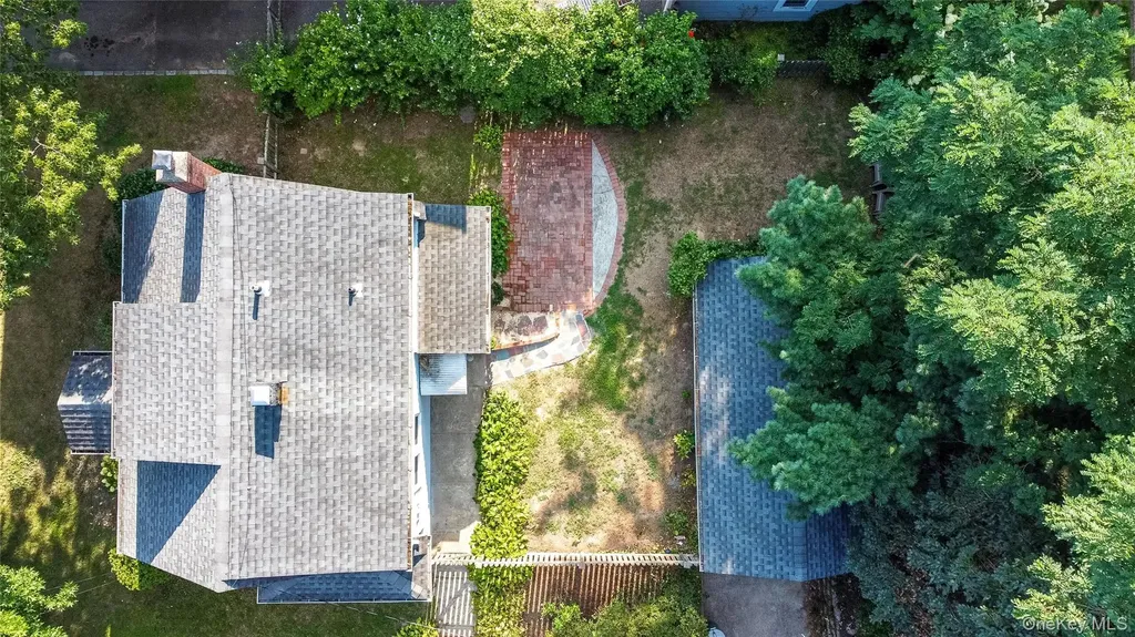 24 8th Avenue Sea Cliff NY 11579