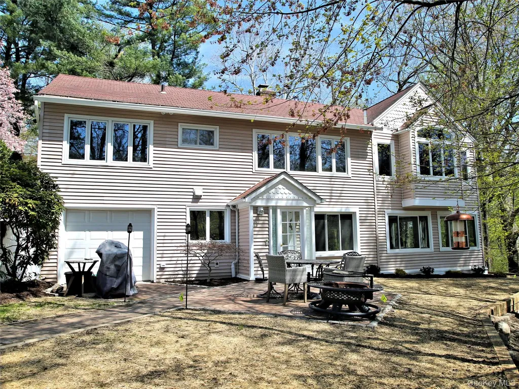 216 Woodhampton Drive White Plains NY 10603