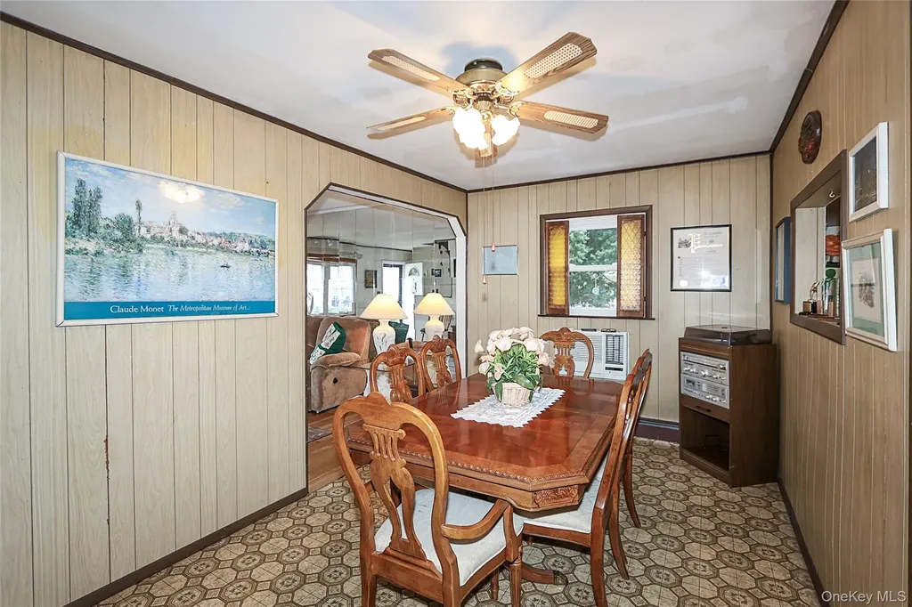 280 Sherbrooke Road Lindenhurst NY 11757