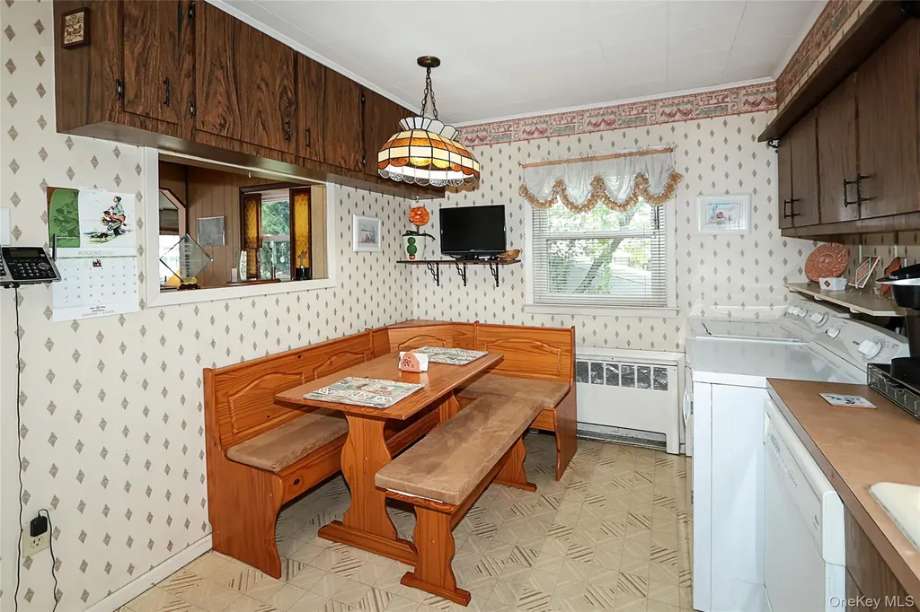 280 Sherbrooke Road Lindenhurst NY 11757