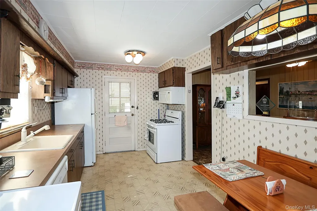280 Sherbrooke Road Lindenhurst NY 11757