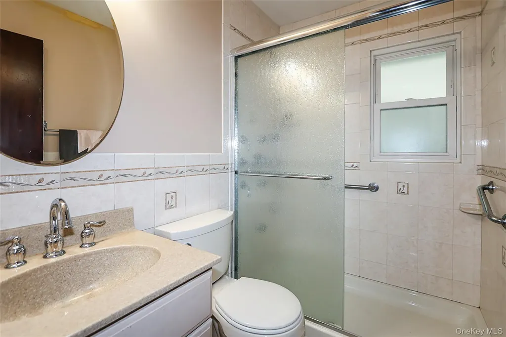 280 Sherbrooke Road Lindenhurst NY 11757
