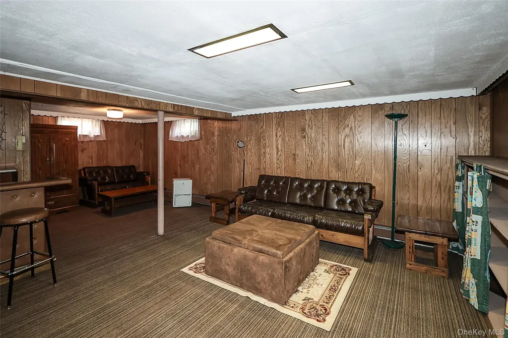 280 Sherbrooke Road Lindenhurst NY 11757