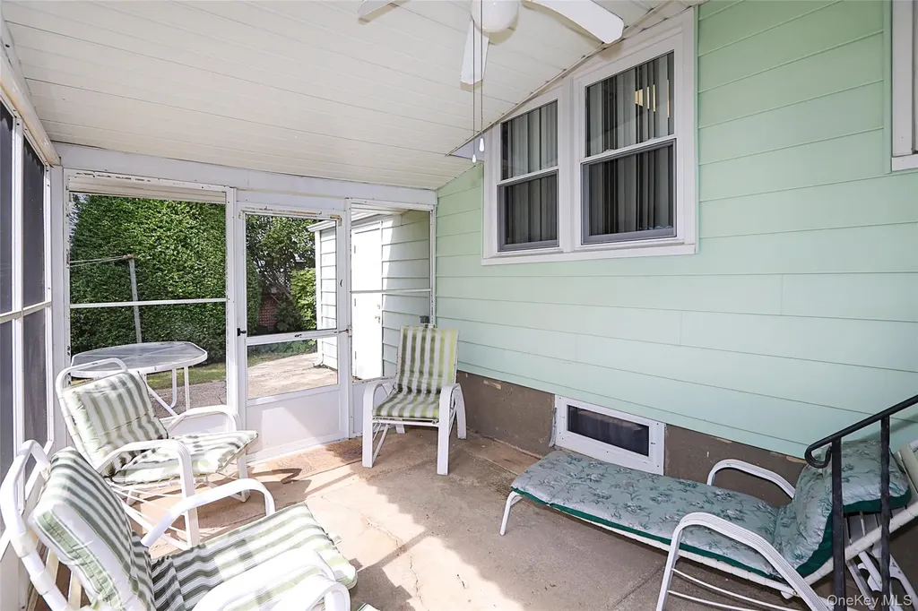 280 Sherbrooke Road Lindenhurst NY 11757
