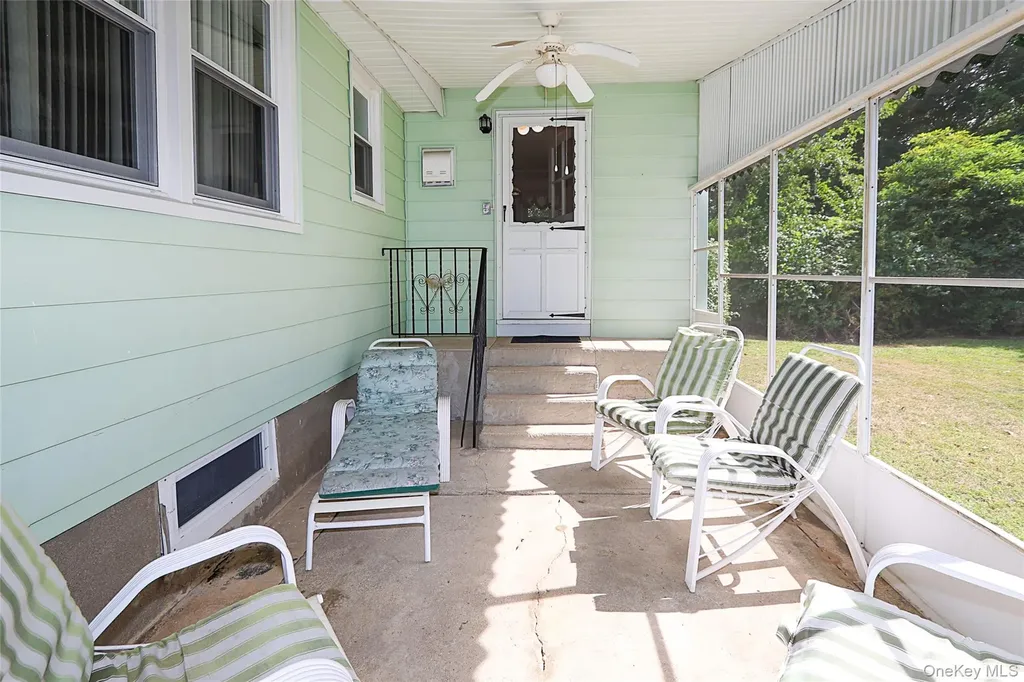280 Sherbrooke Road Lindenhurst NY 11757