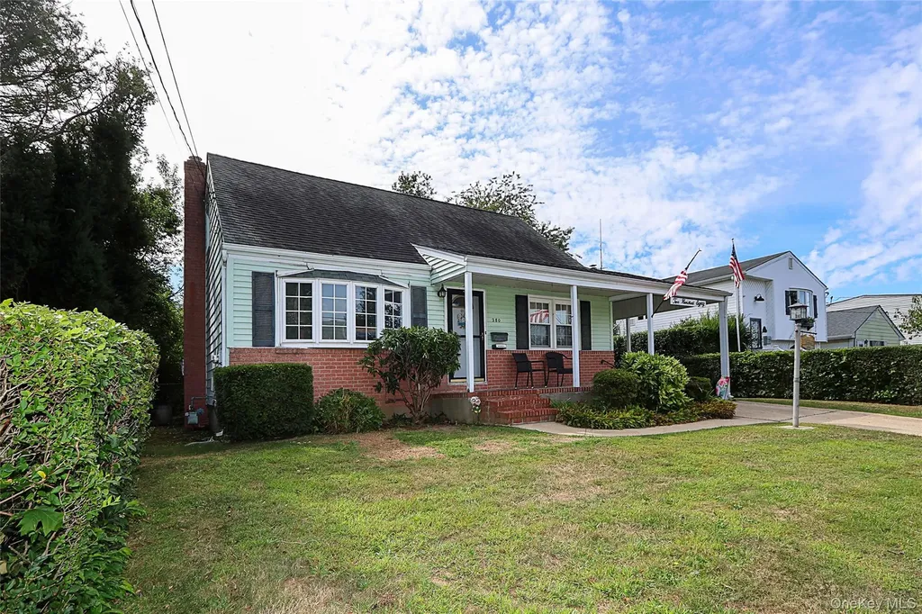 280 Sherbrooke Road Lindenhurst NY 11757